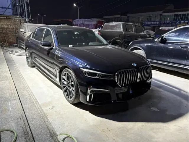 BMW 7 Series — Фото автомобиля 3