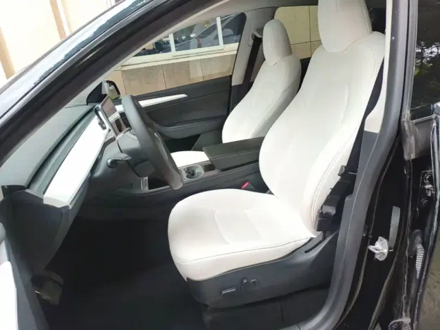 Tesla Model Y — Фото автомобиля 14