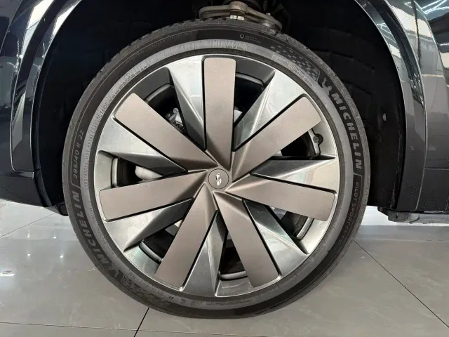 Li Auto L9 — Фото автомобиля 7