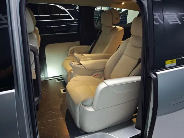Li Auto MEGA — Фото автомобиля 10