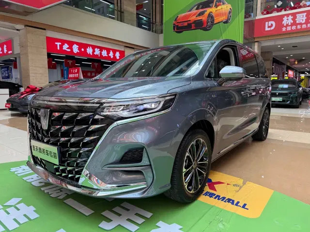 Roewe iMAX8 — Фото автомобиля 3