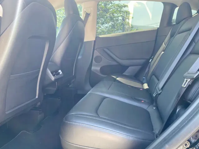Tesla Model Y — Фото автомобиля 11