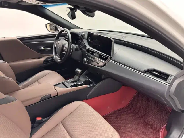Lexus ES — Фото автомобиля 11