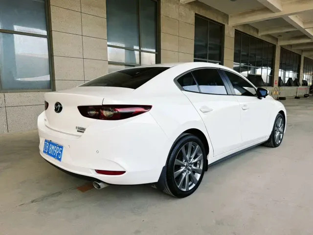 Mazda Axela — Фото автомобиля 4