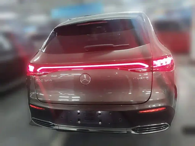 Mercedes-Benz EQE SUV — Фото автомобиля 7