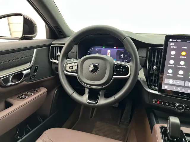 Volvo S90 — Фото автомобиля 24