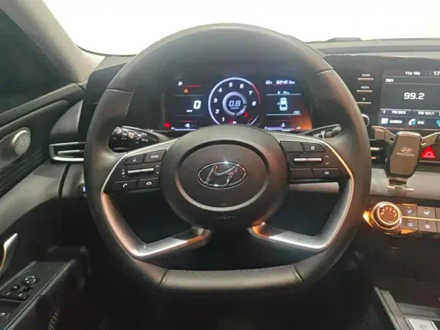 Hyundai Elantra — Фото автомобиля 15