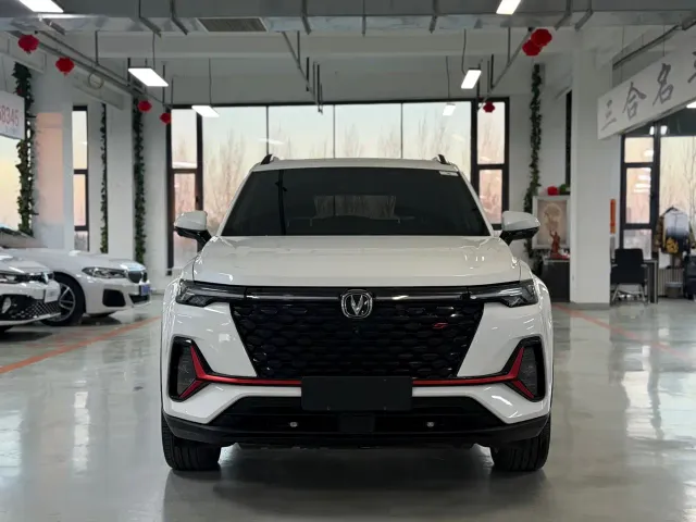 Changan CS35 Plus — Фото автомобиля 2