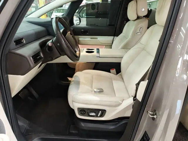 Li Auto MEGA — Фото автомобиля 14