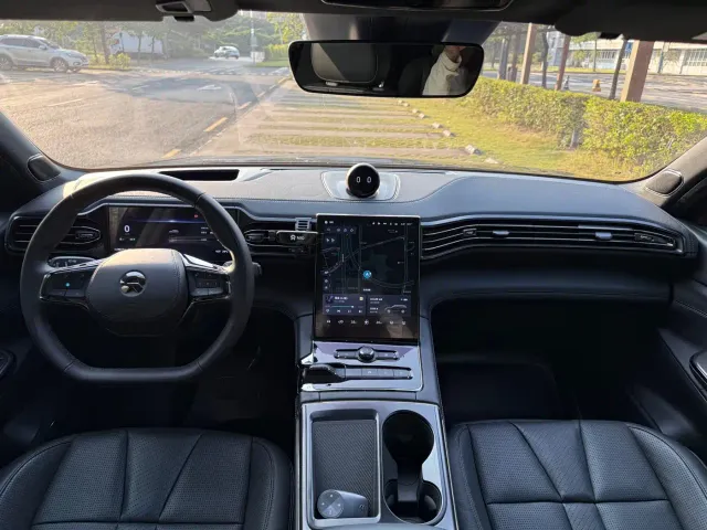 Nio ES8 — Фото автомобиля 19