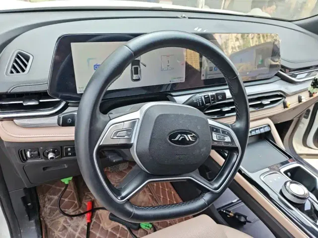 JAC Motors JAC QX PHEV — Фото автомобиля 10