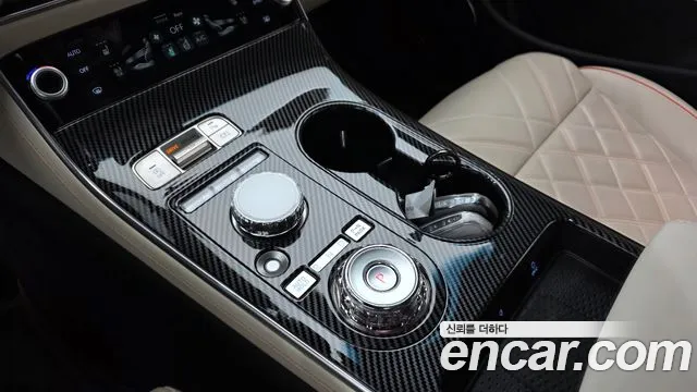 Genesis GV70 — Фото автомобиля 12
