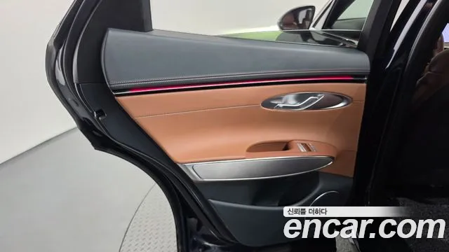 Genesis GV70 — Фото автомобиля 14