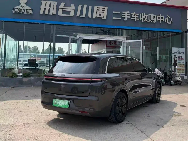 Li Auto L8 — Фото автомобиля 9