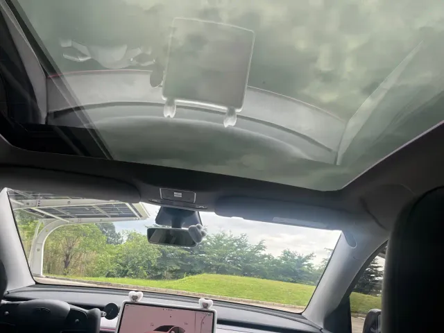 Tesla Model Y — Фото автомобиля 17