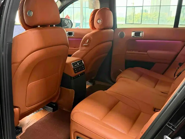 Li Auto L7 — Фото автомобиля 5