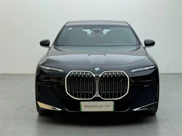 BMW i7 — Фото автомобиля 2