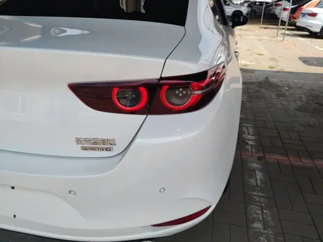 Mazda Axela — Фото автомобиля 7