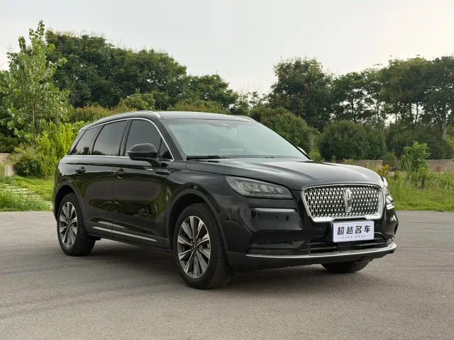 Lincoln Corsair — Фото автомобиля 3