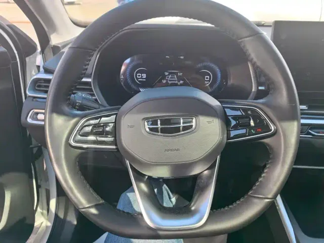 Geely Emgrand — Фото автомобиля 15