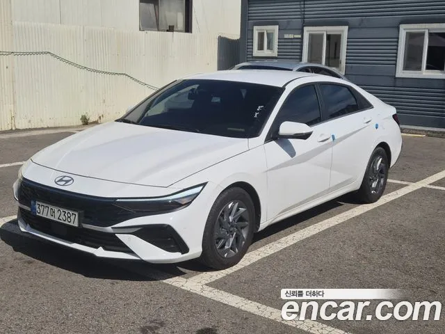 Hyundai Avante CN7 — Фото автомобиля 2