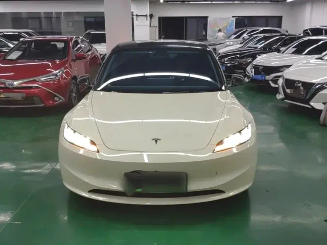 Tesla Model 3 — Фото автомобиля 2