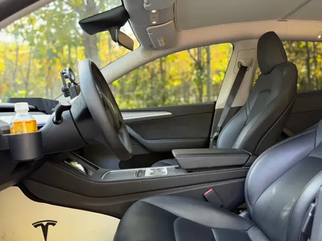 Tesla Model Y — Фото автомобиля 4