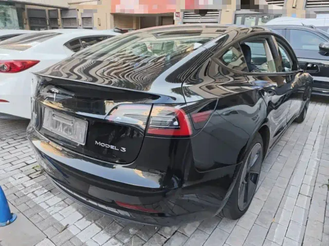 Tesla Model 3 — Фото автомобиля 6