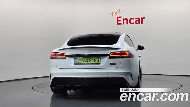 Tesla Model S — Фото автомобиля 4