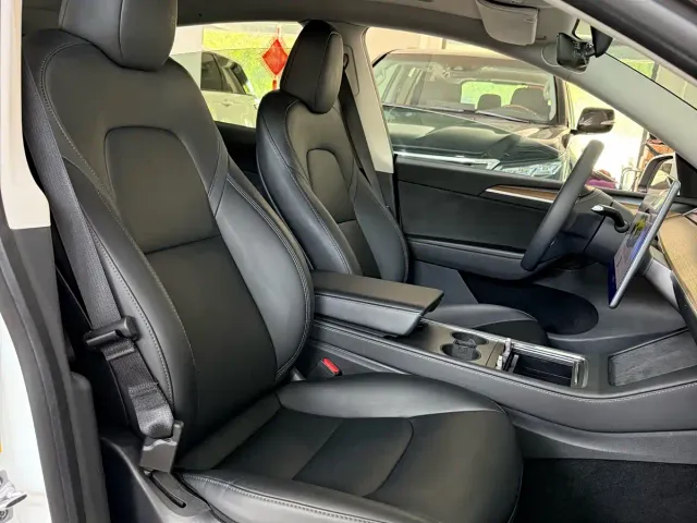 Tesla Model Y — Фото автомобиля 8