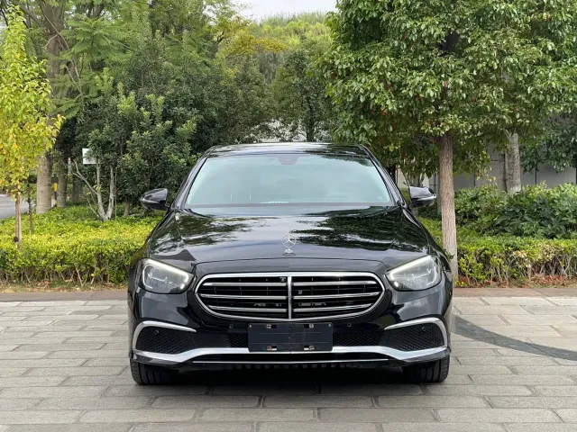Mercedes-Benz E-Class — Фото автомобиля 2