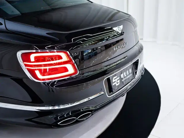 Bentley Flying Spur — Фото автомобиля 23