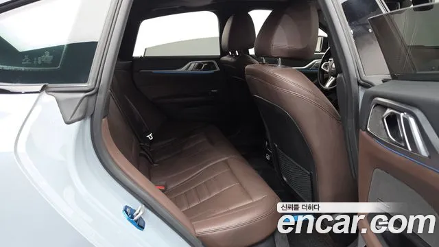 BMW i4 — Фото автомобиля 10