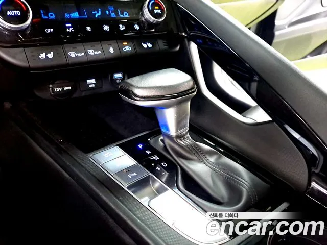 Hyundai AVANTE — Фото автомобиля 3