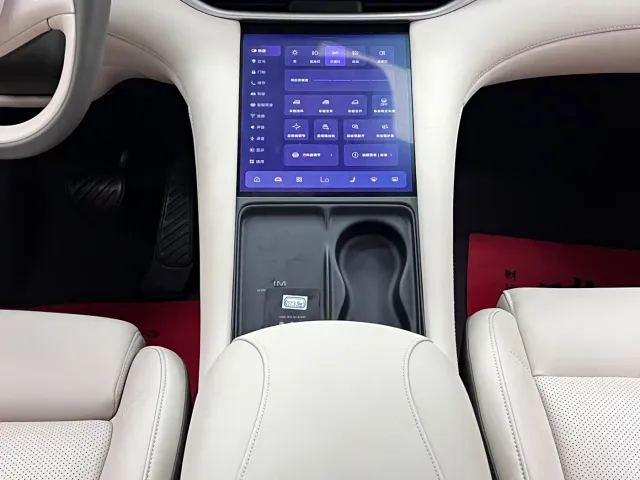 IM Motors LS6 — Фото автомобиля 24