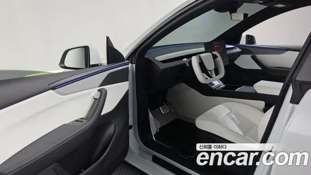Tesla Model Y — Фото автомобиля 9