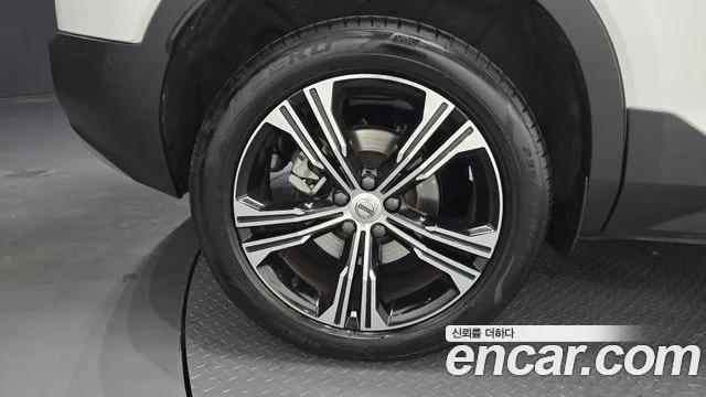 Вольво XC40 B4 Inscription — Фото автомобиля 5