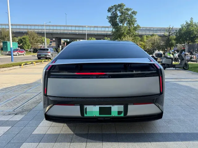 Xpeng P7 — Фото автомобиля 15