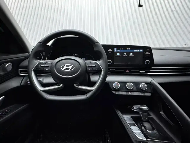 Hyundai Elantra — Фото автомобиля 14