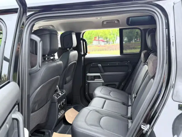Land Rover Defender — Фото автомобиля 13