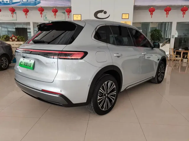 Geely Galaxy Starship 7 EM-i — Фото автомобиля 4