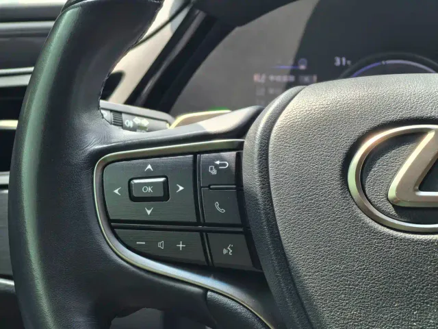 Lexus ES — Фото автомобиля 15
