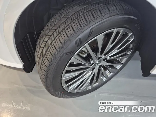 Lexus RX — Фото автомобиля 5