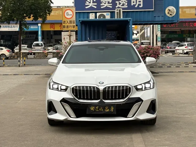 BMW 5 Series — Фото автомобиля 2