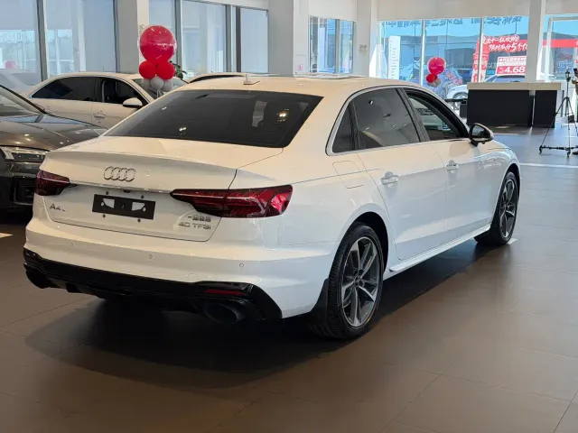 Audi A4L — Фото автомобиля 6