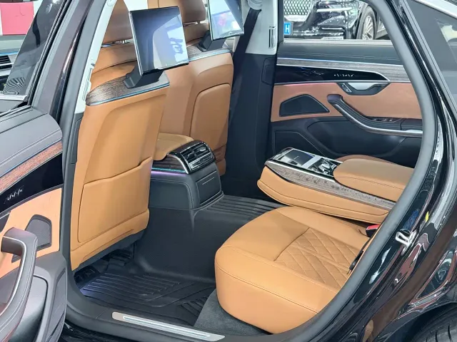 Audi A8 — Фото автомобиля 7