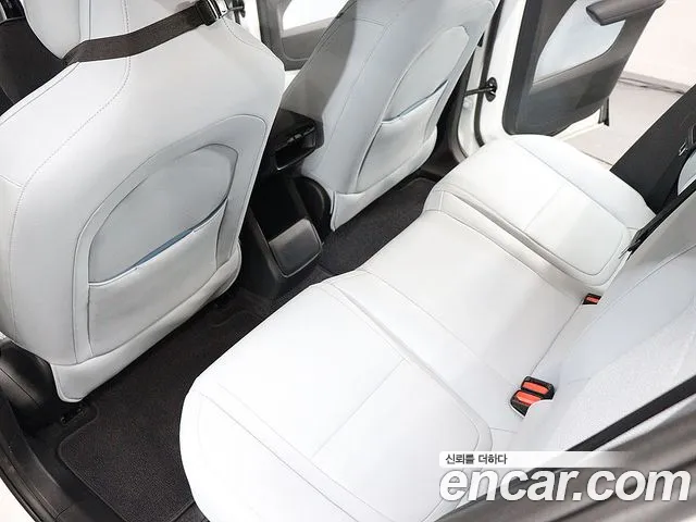 Volvo EX30 — Фото автомобиля 16