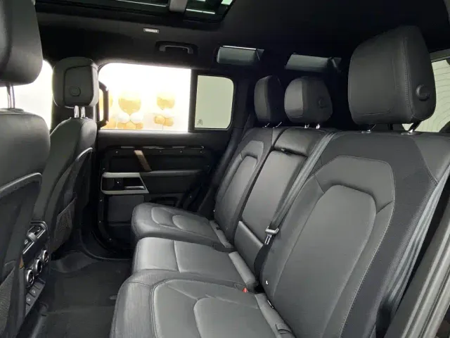 Land Rover Defender — Фото автомобиля 25