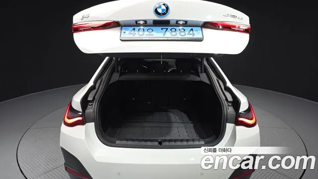 BMW i4 — Фото автомобиля 17