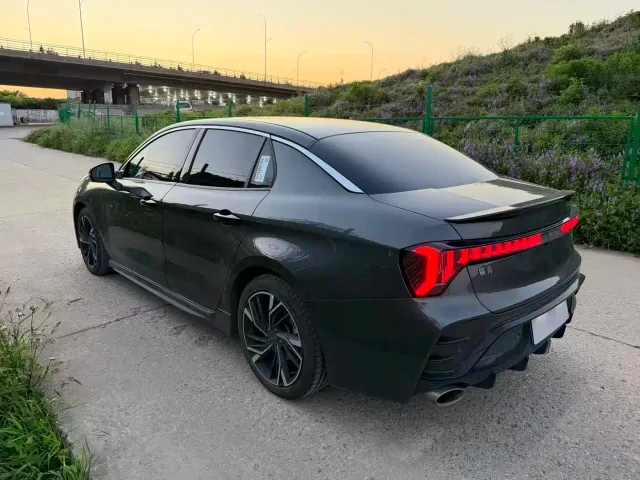 Lynk & Co 03 — Фото автомобиля 12